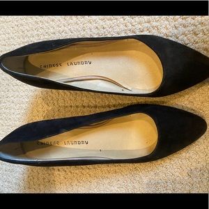 Chinese laundry black pumps